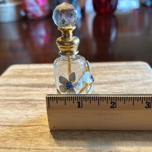 💕HOST PICK 💕Perfume Bottle Vintage 3 Leg White Flowers Blue Crystals Gold Tone - Picture 15 of 16